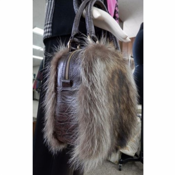 SOLD Belle Fare Raccoon Fur and Leather Purse - Picture 2 of 4